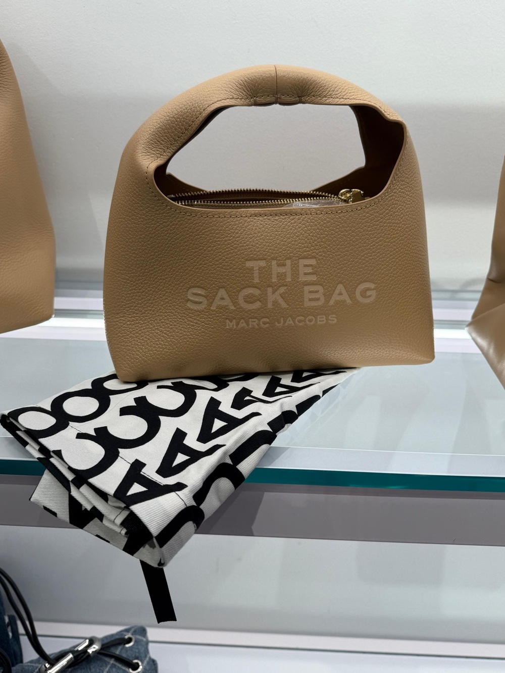 Marc Jacobs The Sack Bag in tan pebble leather - Picture 6 of 15